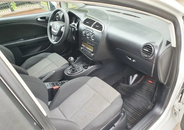 Seat Leon cena 16900 przebieg: 163485, rok produkcji 2010 z Wąchock małe 667
